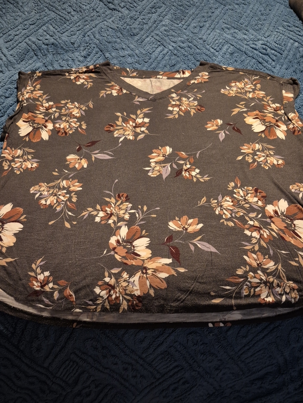 Maurices 24/7 V Neck Tee Sz XL GUC